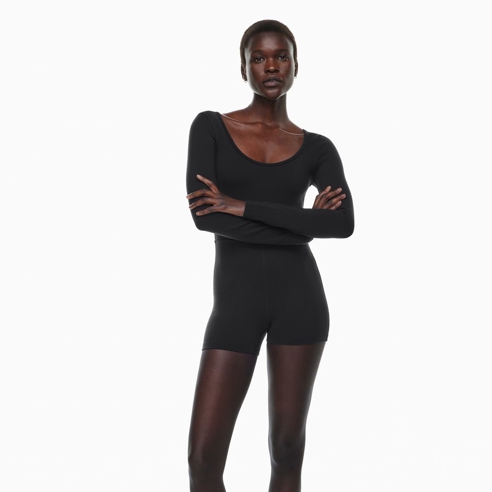 Aritzia Wilfred Free black Kaz long sleeve scoop neck onesie romper - XL